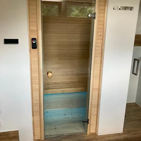 Sara Z Sauna *